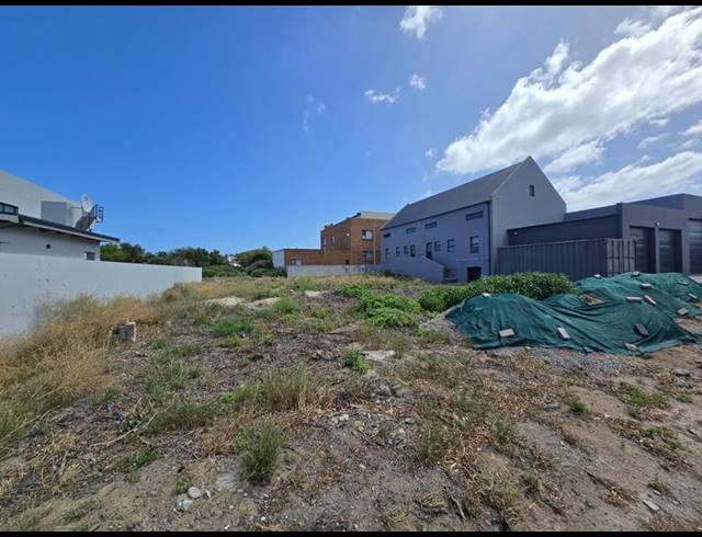 LAND FOR SALE IN BRITANNIA BAY